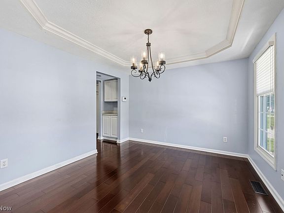 4th image of 8538 Oaktree Dr