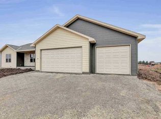 186 Bluebird Ln, Luxemburg, WI 54217