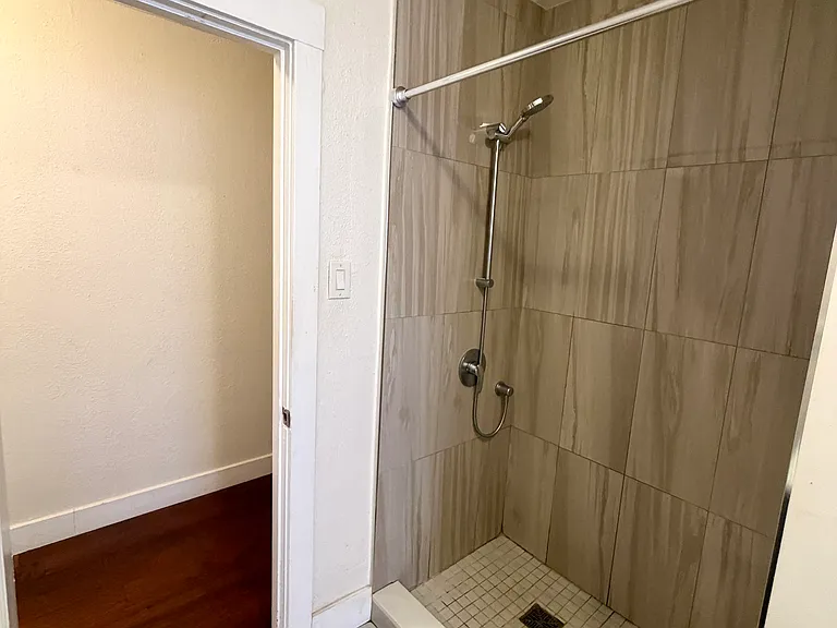 627 Hillsborough St #633 — Photo 4