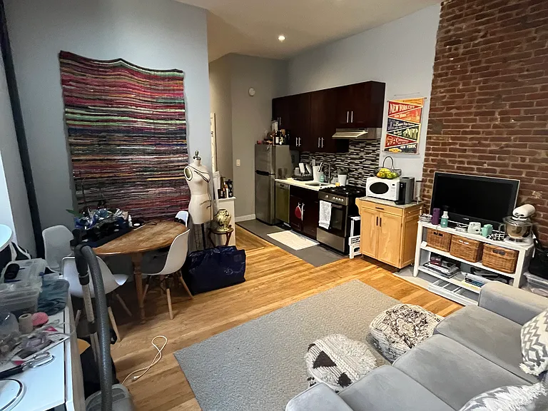 449 W 51st St #2R — Photo 2