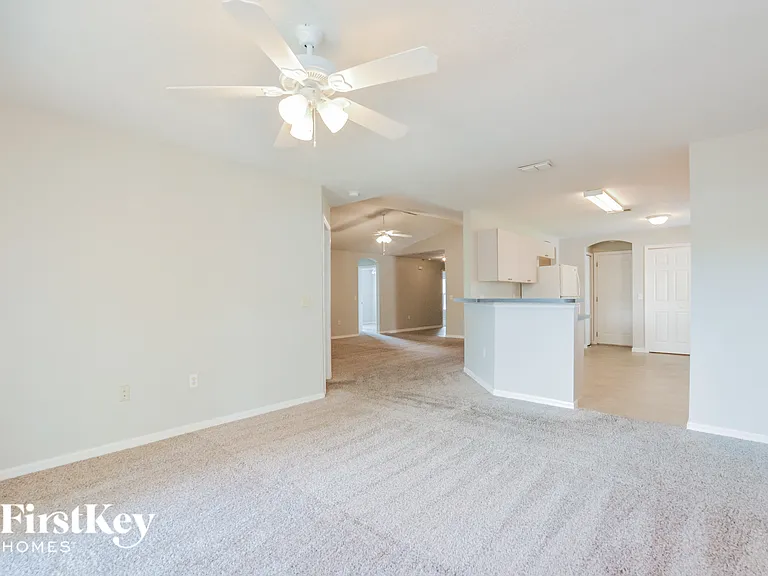 743 Pelican Ct — Photo 4