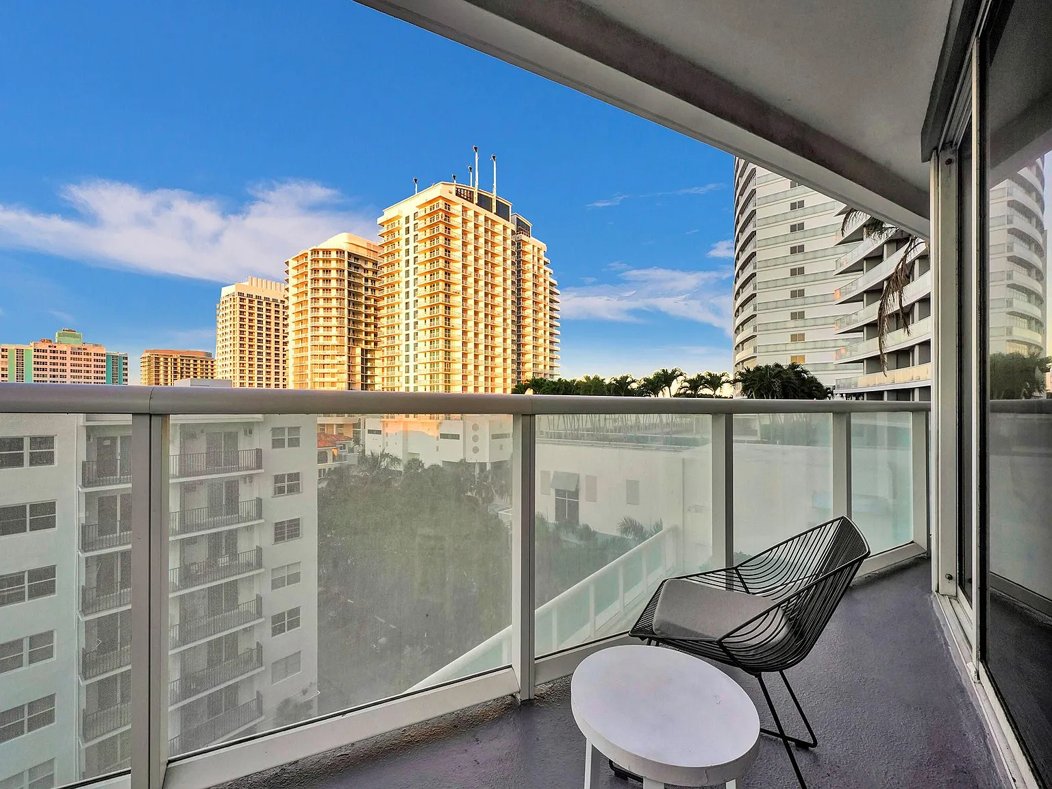 2 bed, 2.0 bath, 1255 sqft, $7,950 — Photo 3