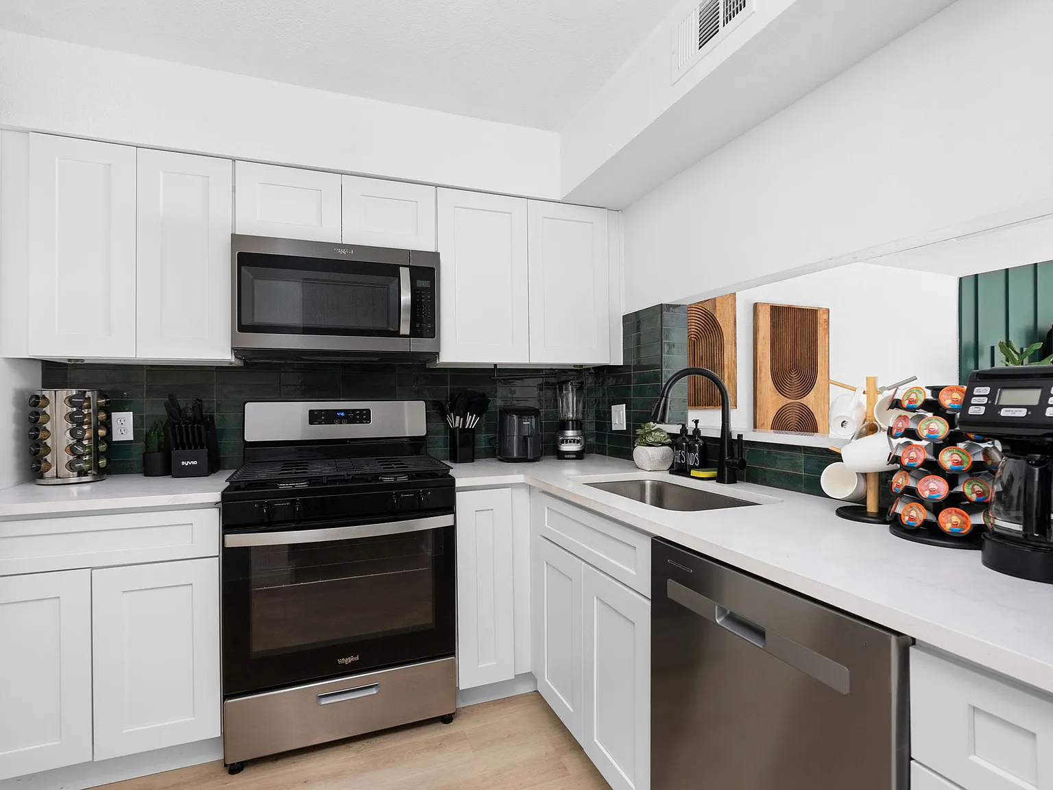 2 bed, 1.5 bath, 950 sqft, $2,750 — Photo 4
