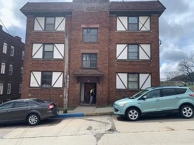 23 Singer Ave #1