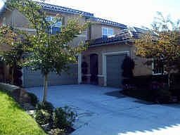 Great location w/3 car garage (2 