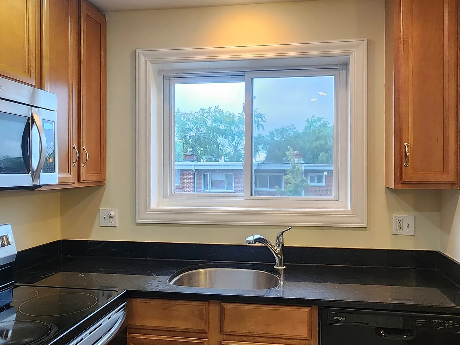 2 bed, 1.5 bath, 1100 sqft, $2,000 — Photo 1