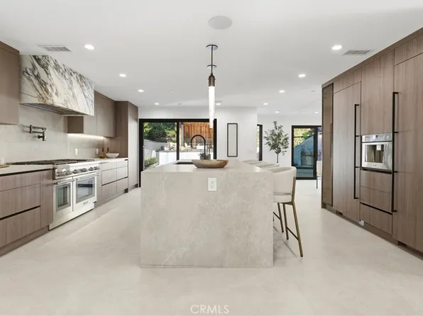 2638 Zorada Dr, Los Angeles, CA 90046