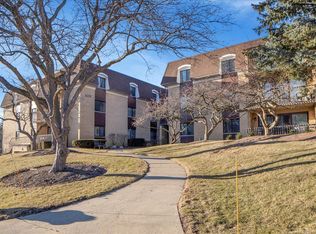 1105 N Mill St APT 315, Naperville, IL 60563