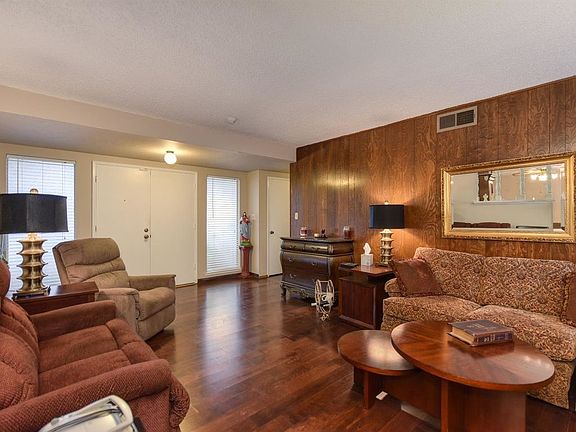 3rd image of 4973 Hillhurst Dr