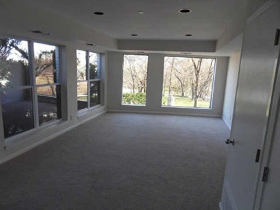 3rd image of 520 Kentucky Ln