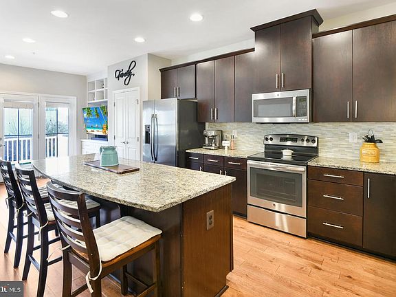 2nd image of 9152 Landon House Ln