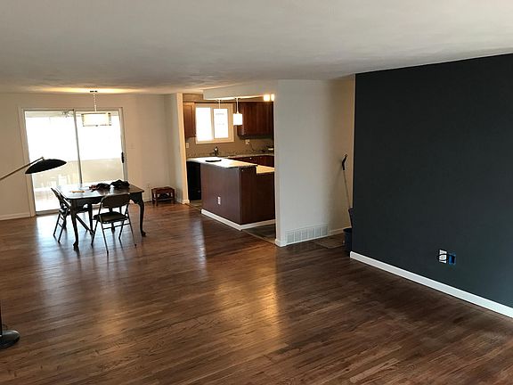 Wide open living/dining room area a whopping 13'6" X 30'6"