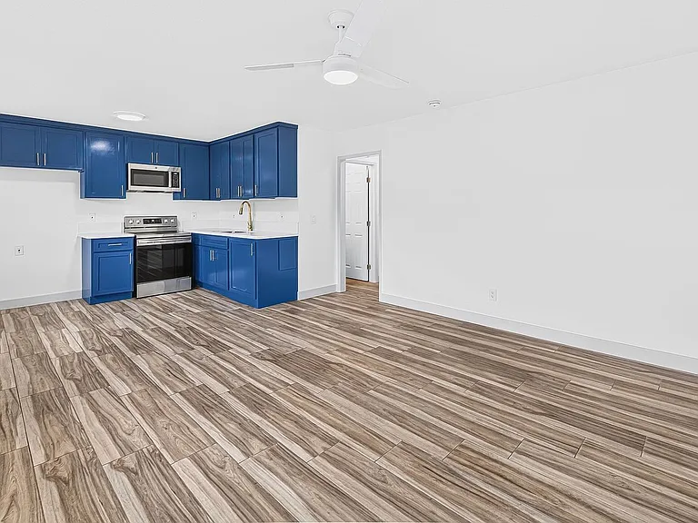 1332 Walnut Ave — Photo 2