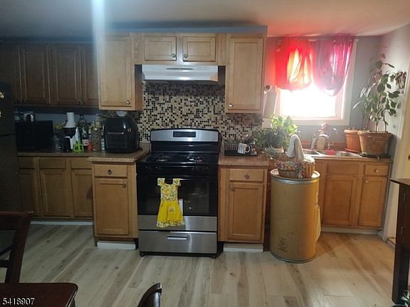 3rd image of 12 Ward St