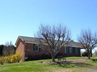 355 Spruce Ave, Hudson, NC 28638