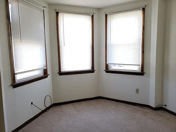 5th image of 560 E Division St #2
