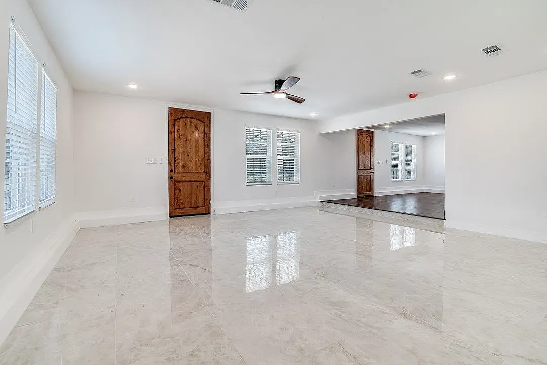 5 bed, 3.5 bath, 3200 sqft, $2,950 — Photo 3