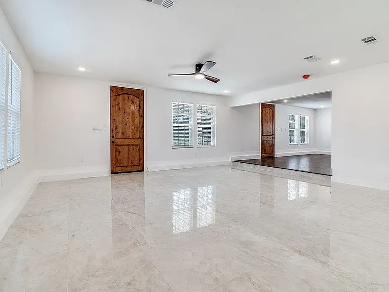 610 E Tyler St — Photo 3