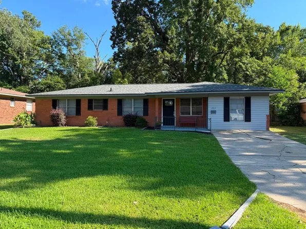 202 Shamrock Dr, Longview, TX 75604