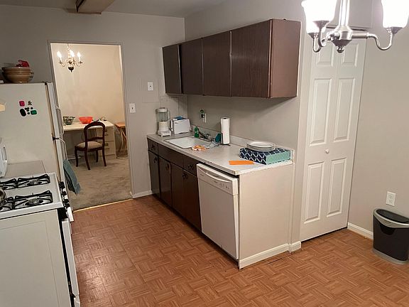 3rd image of 878 College Pkwy #1