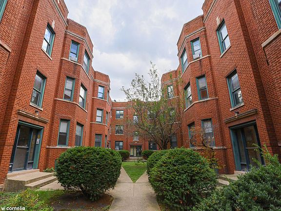 2nd image of 845 W Cornelia Ave #324