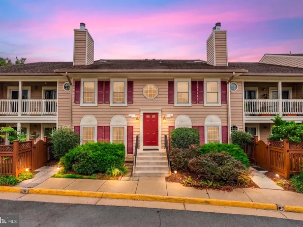 6043 Essex House Sq #B, Alexandria, VA 22310