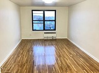 41-25 Case St #5R, Elmhurst, NY 11373