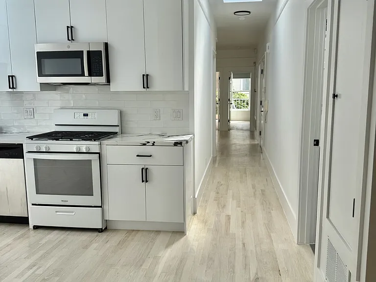 1025 Hampshire St #B — Photo 3