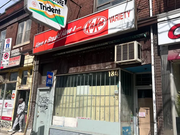 184 Carlton St, Toronto, ON M5A 2K6