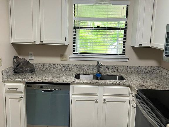 4th image of 4011 Laurelwood Dr
