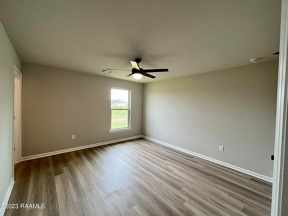 3rd image of 7403 Seven Oaks Cir