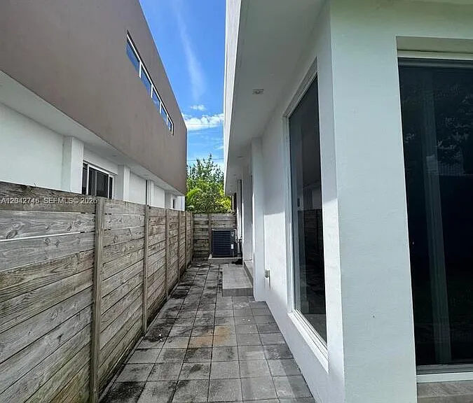 2947 SW 27th Ter — Photo 17