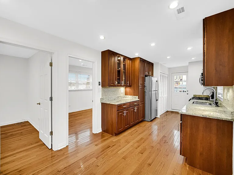 2218 W Augusta Blvd — Photo 10