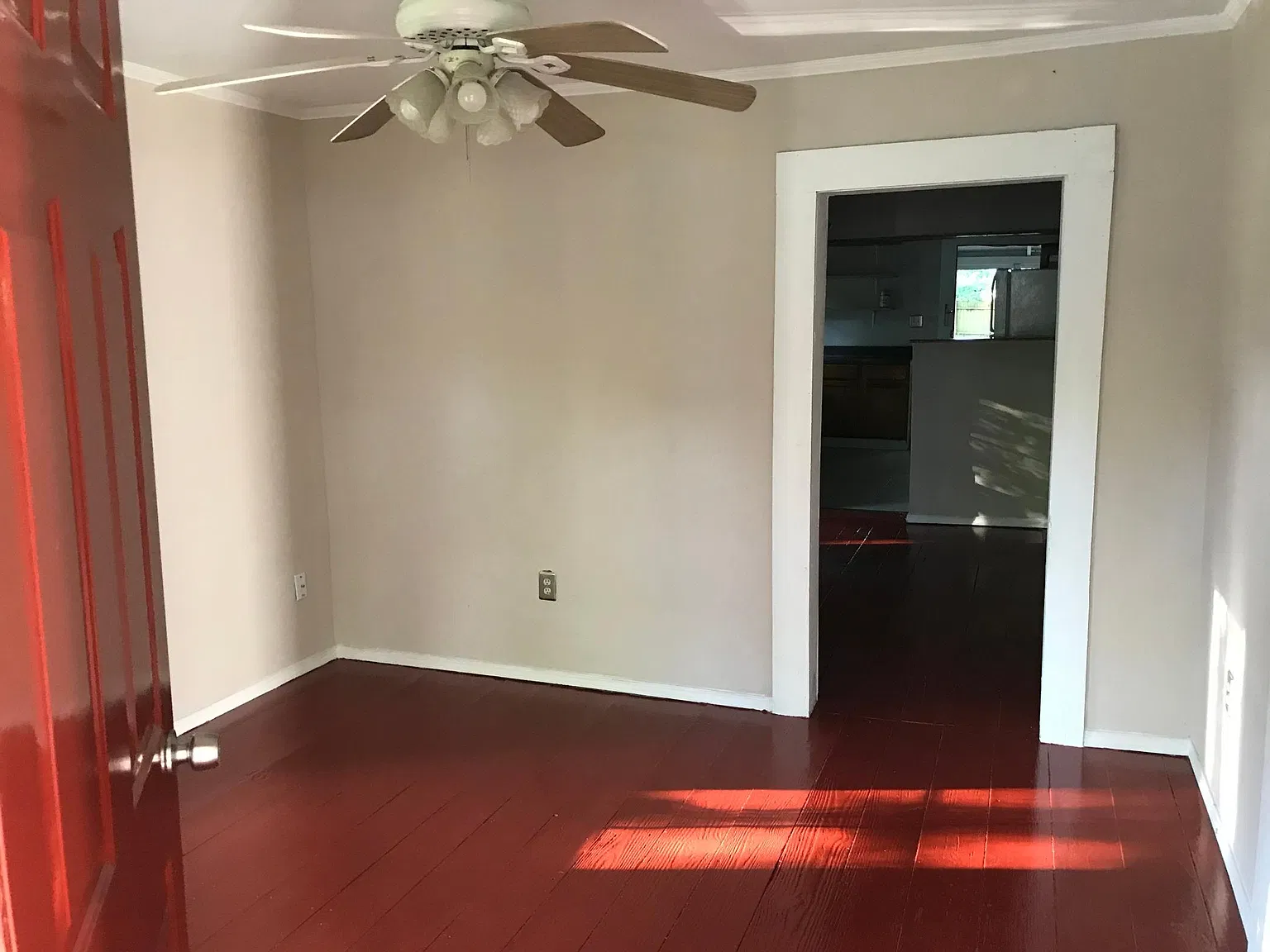 536 Miller St — Photo 2