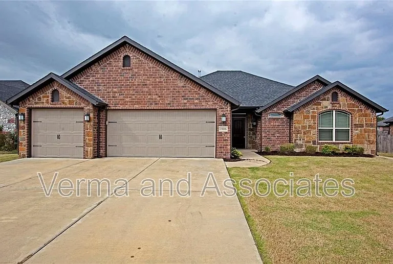 1906 Cypress St — Photo 1