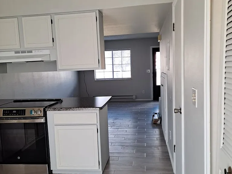33-39 Castle Royal Dr — Photo 6