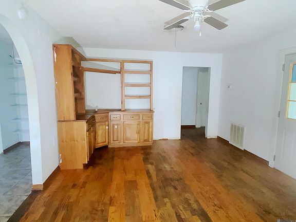 4th image of 117 Curtis St
