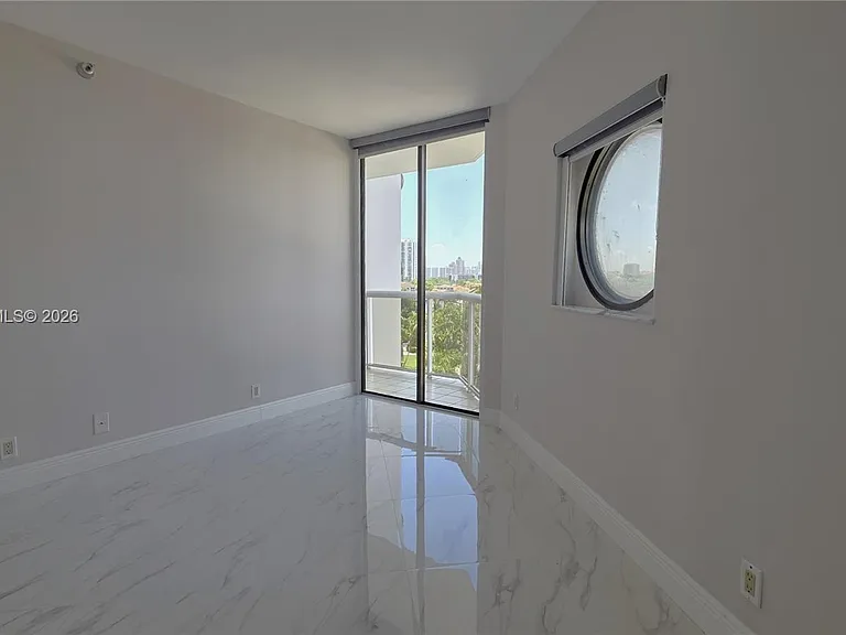 3610 Yacht Club Dr #615 — Photo 14
