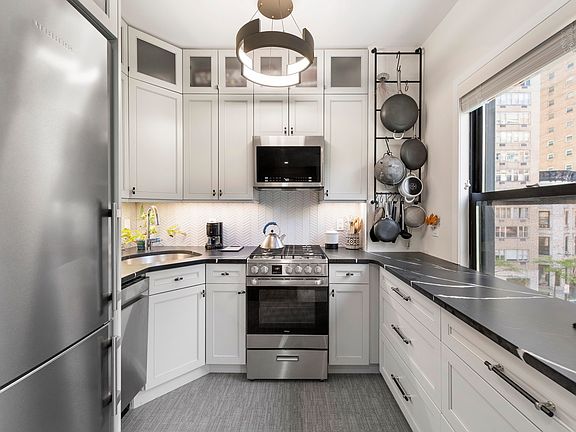 4th image of 123 E 37th St #5D