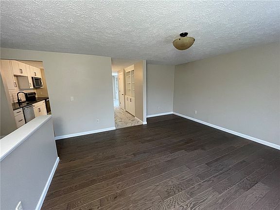 4th image of 208 Havenhill Dr
