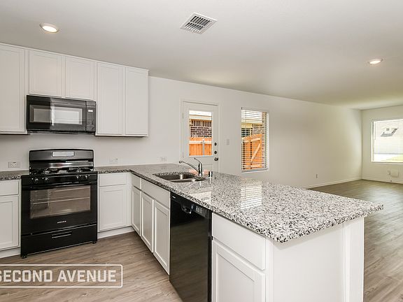 3rd image of 1940 Aves Glen Ln
