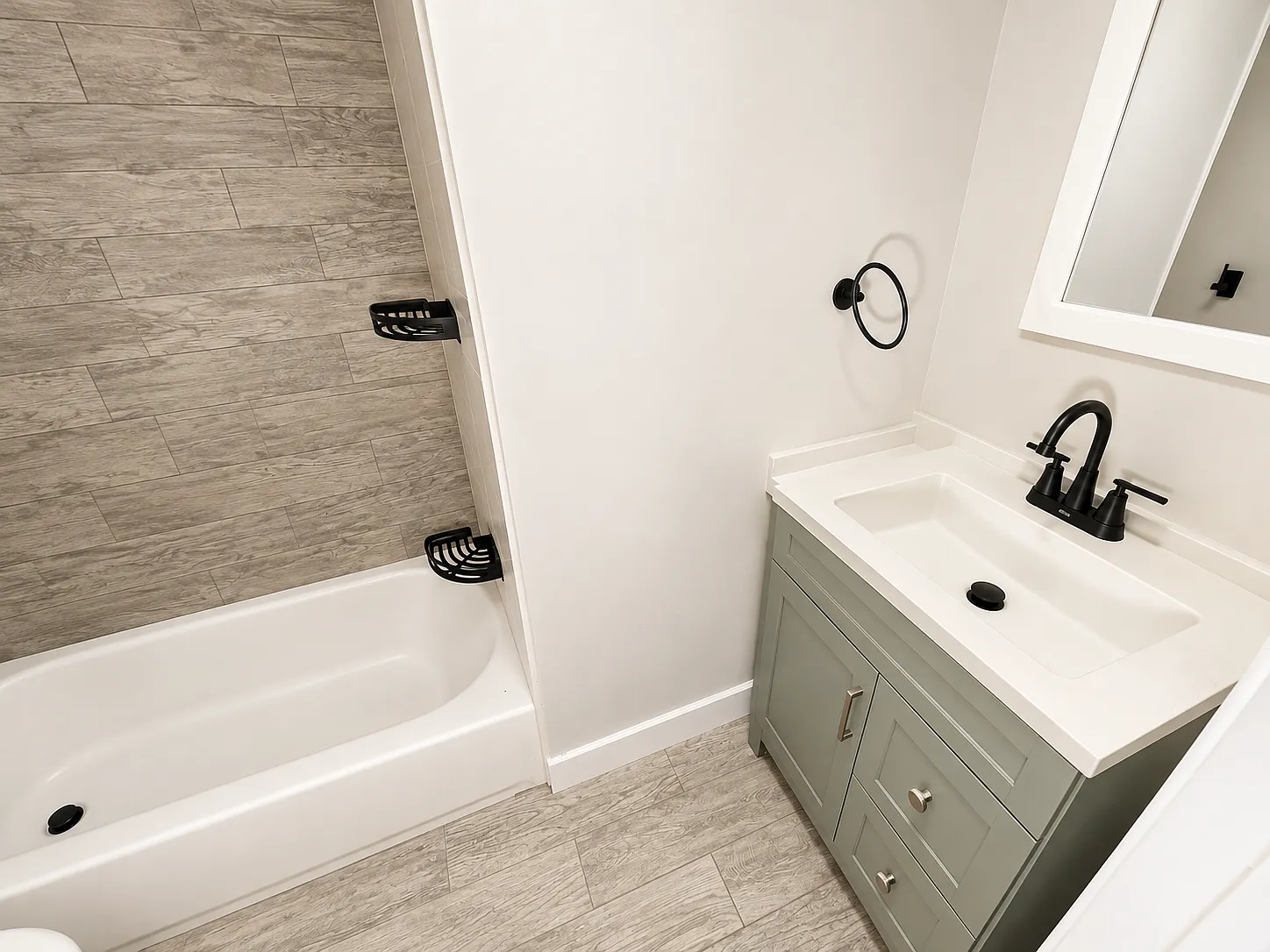 2 bed, 1000 sqft, $1,995 — Photo 2