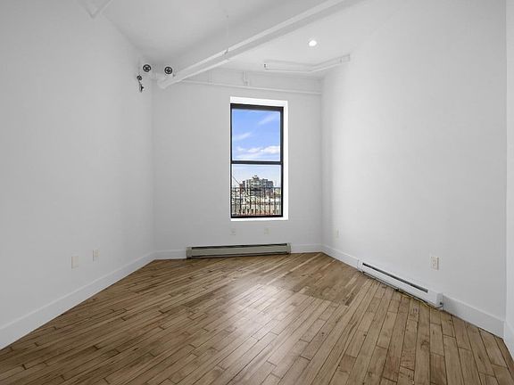 4th image of 1381 Myrtle Ave APT 2E