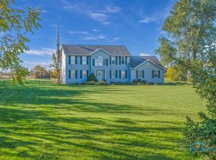 18133 Sugar Creek Rd, Bowling Green, OH 43402