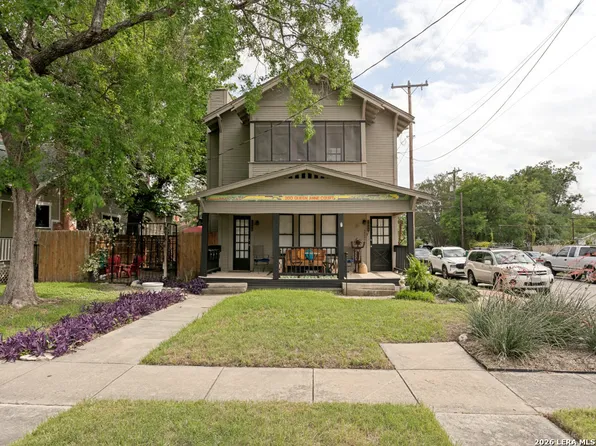 200 Queen Anne Ct, San Antonio, TX 78209
