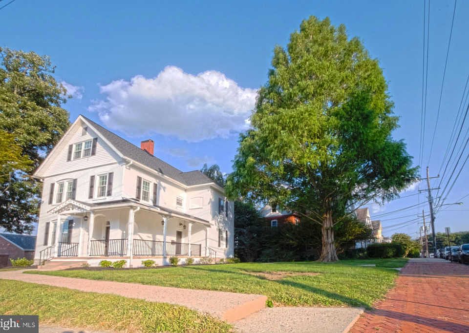 1st image of 33 Downing Ave #1