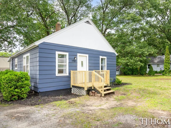 1981 Valley St, Muskegon, MI 49442