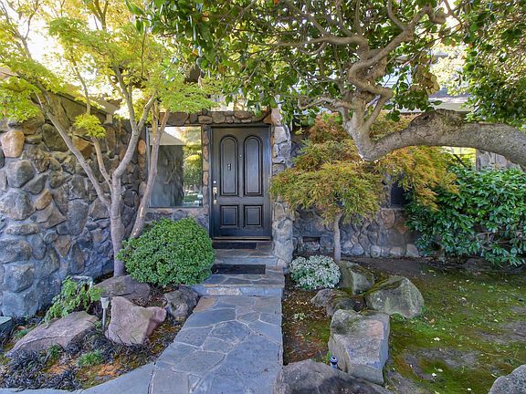 3rd image of 5998 Sutton Park Pl