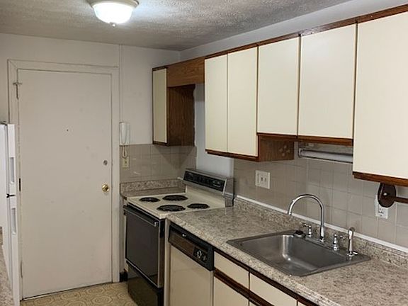 3rd image of 1188 Middle Tpke W #1202-A-1