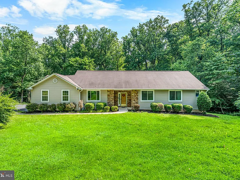 10870 Hammond Dr — Photo 1